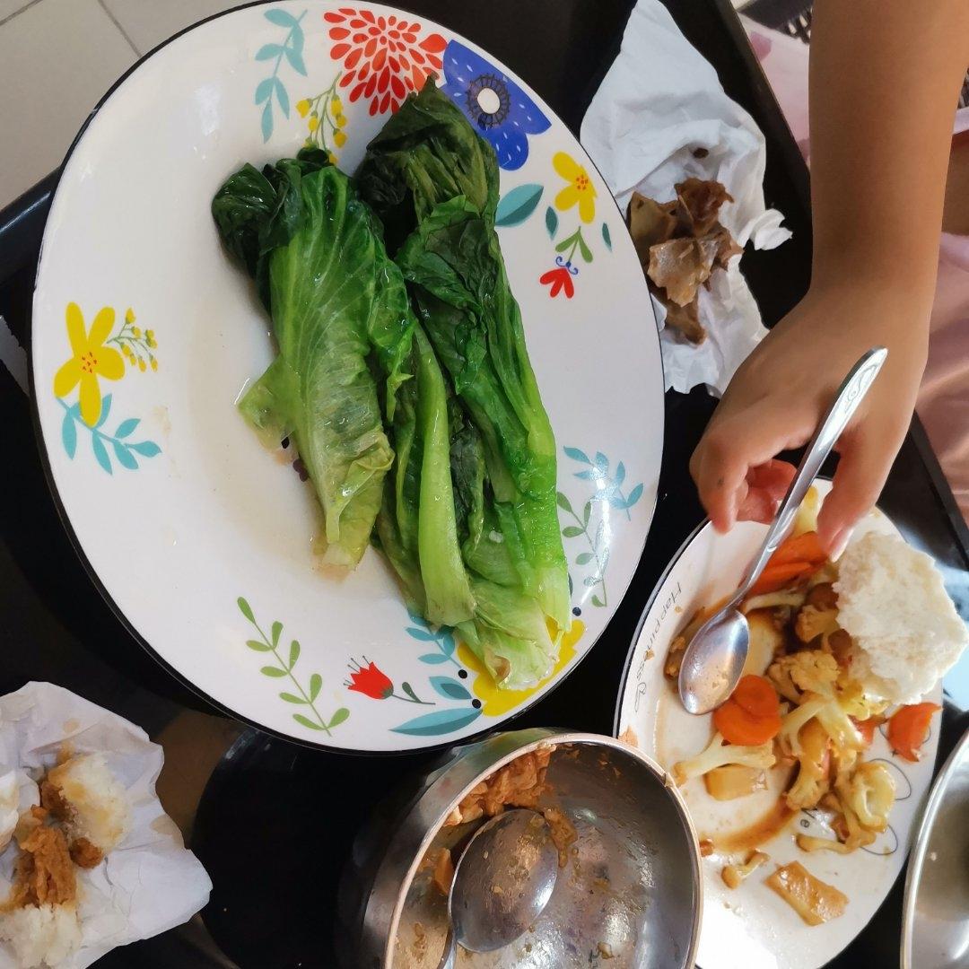 咸鸭蛋清拌生菜(巧用咸鸭蛋清不浪费)