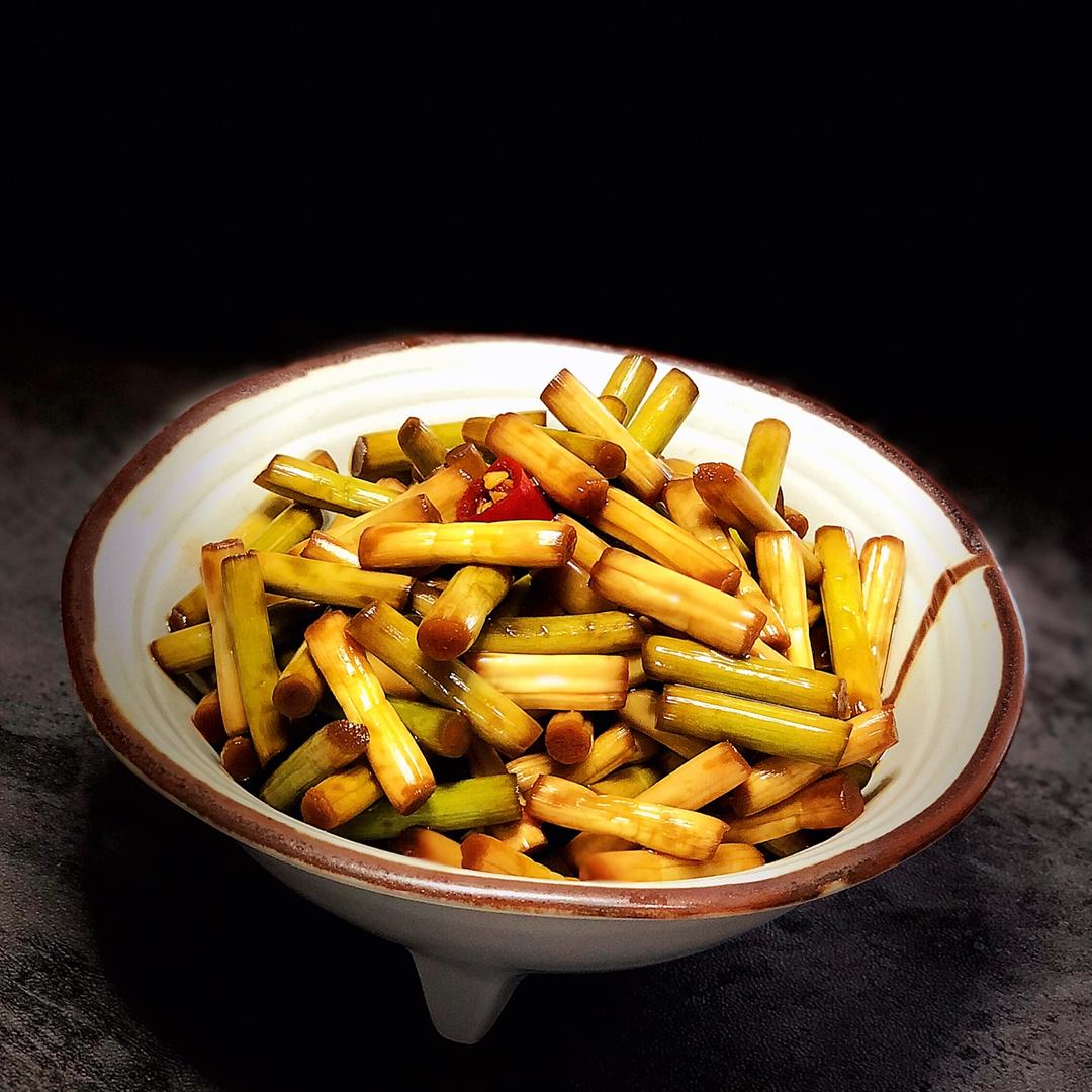 鹏妈在奔跑做的快手泡蒜薹