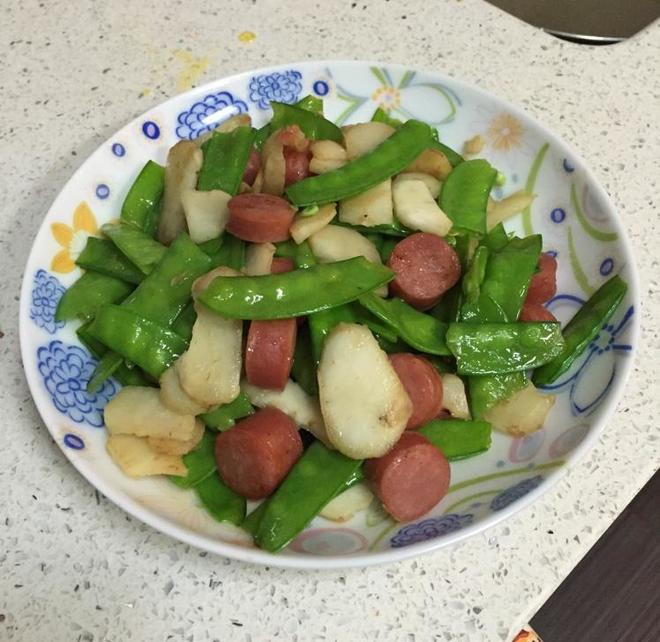 荷兰豆荸荠炒香肠的做法