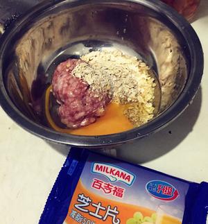狗狗零食：微波炉燕麦芝士肉丸的做法 步骤1