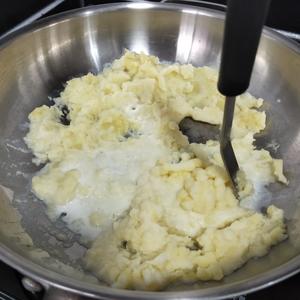 奶香土豆泥的做法 步骤3