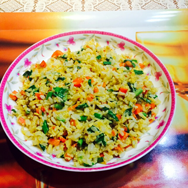 榨菜蛋炒饭（粒粒分明小窍门）