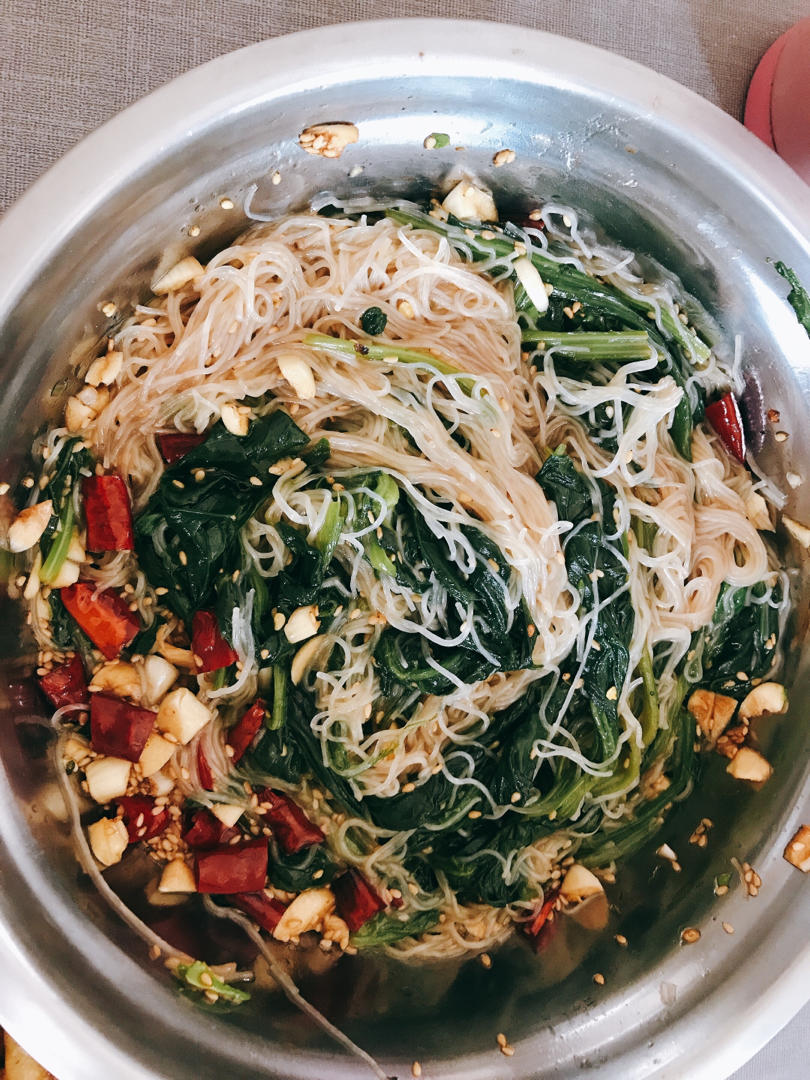 开胃爽口又营养的菠菜拌粉丝