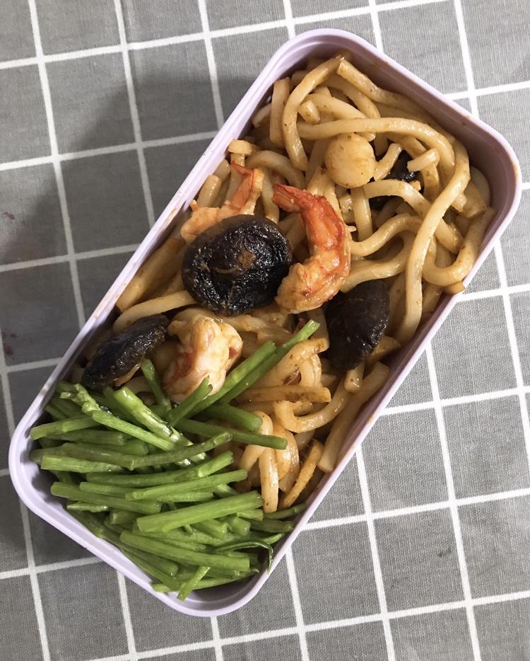虾仁炒乌冬(魔芋面)