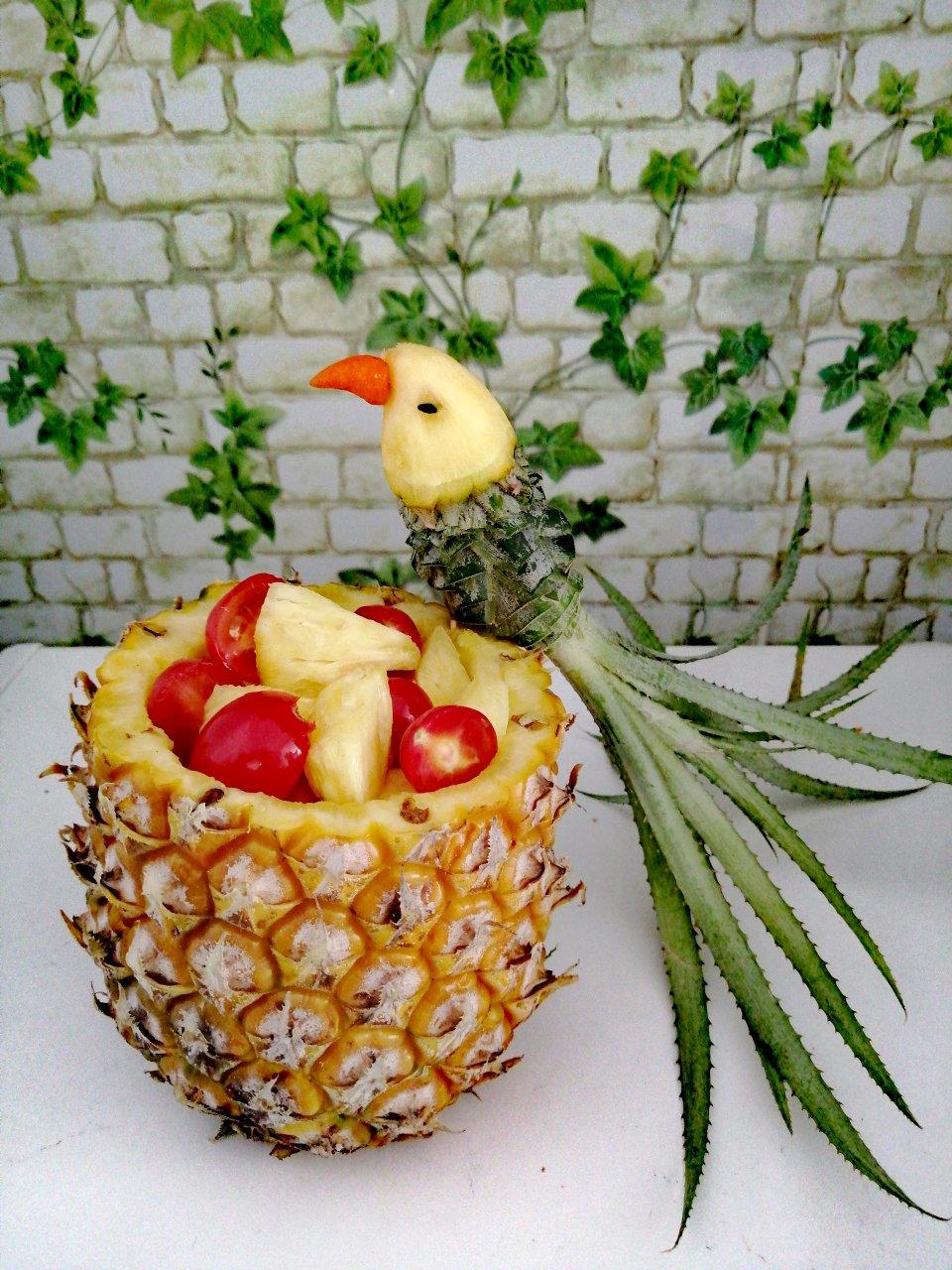 熊猫果儿做的水果拼盘-鹦鹉菠萝凤梨