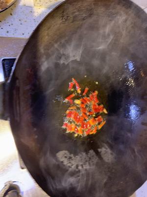 韭菜花炒洋芋丝的做法 步骤2