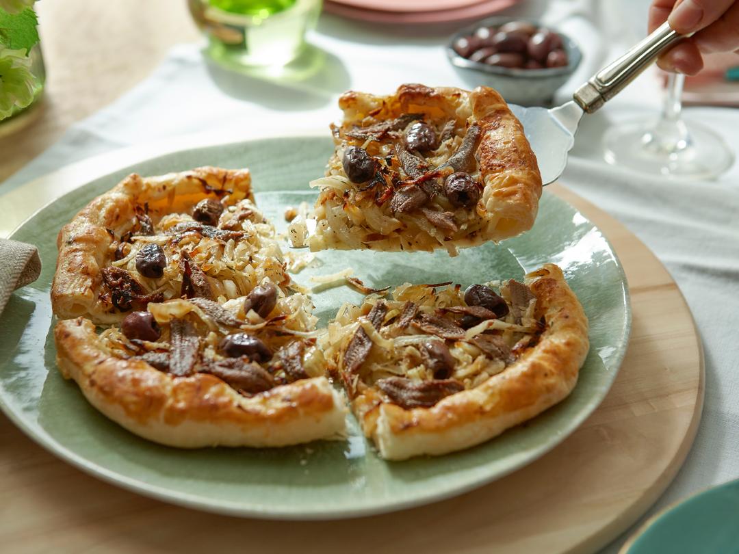 道菜飞利浦厨房如果您曾经去过法国南部,那么您可能尝试过尼斯洋葱塔