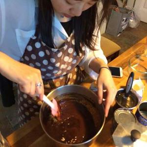 巧克力杯(chocolate tulips)巧克力慕斯的做法 步骤8