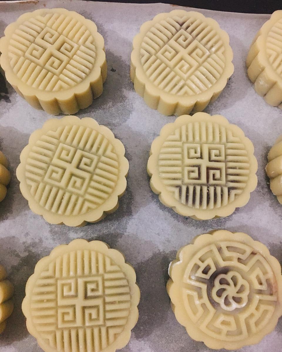 从炒红豆沙开始做蛋黄酥（视频）