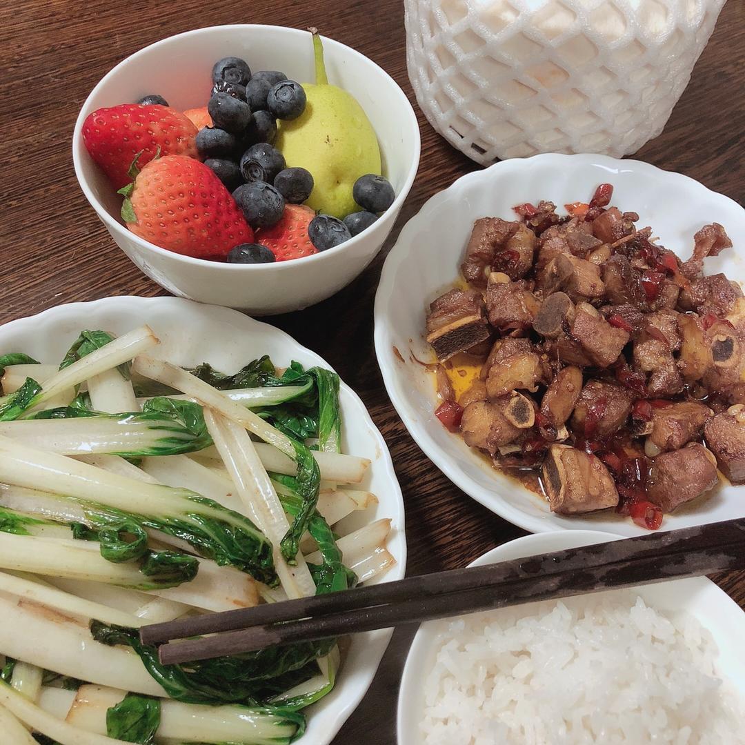 家常蒜香焖排骨