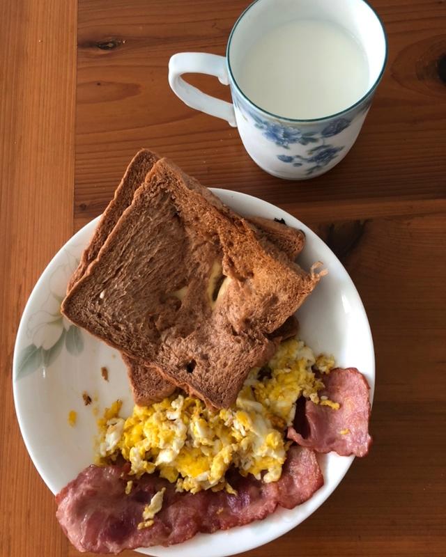 早餐套餐（培根鸡蛋吐司）