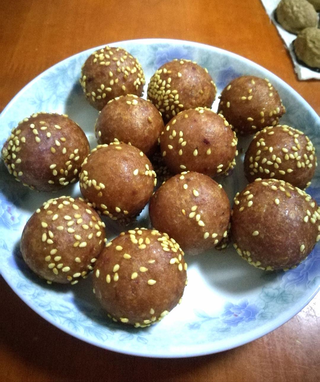 紫薯芝麻球