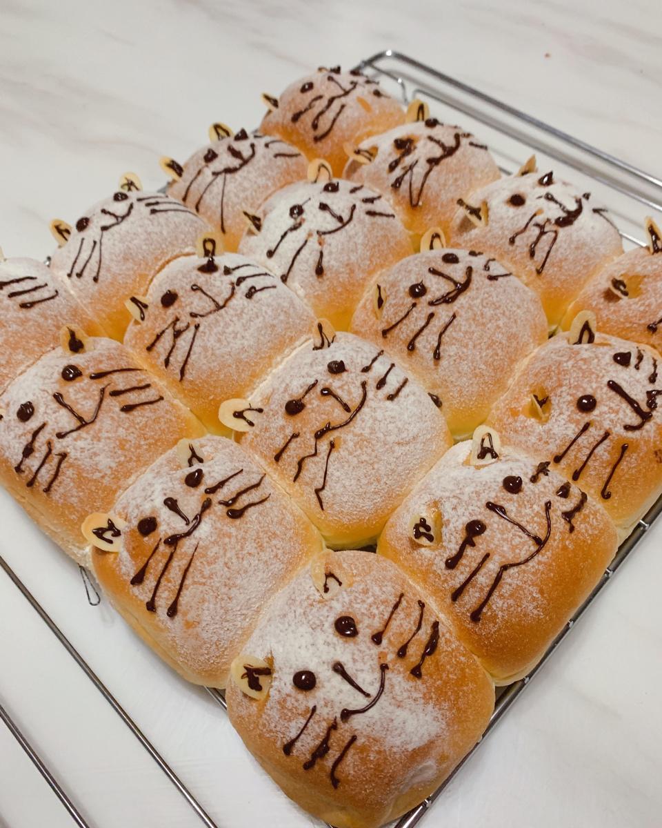 挤挤小面包--跟风搓面团