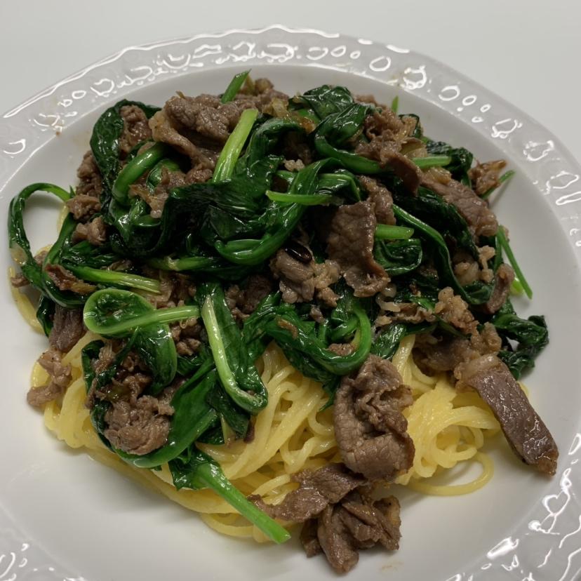 熊葱肉拌无麸质意面（新疆韭菜拌面德国本地化版本）的做法