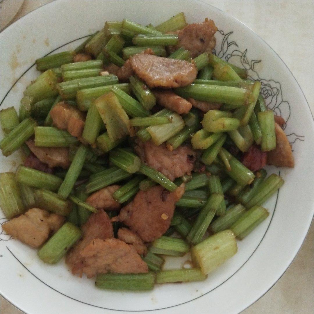 芹菜炒肉