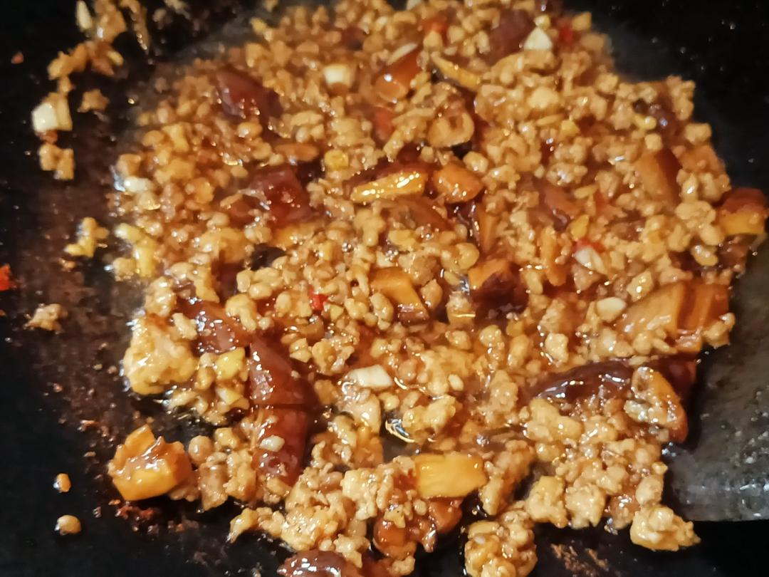 酱汁浓郁！超级下饭的家常菜肉末香菇