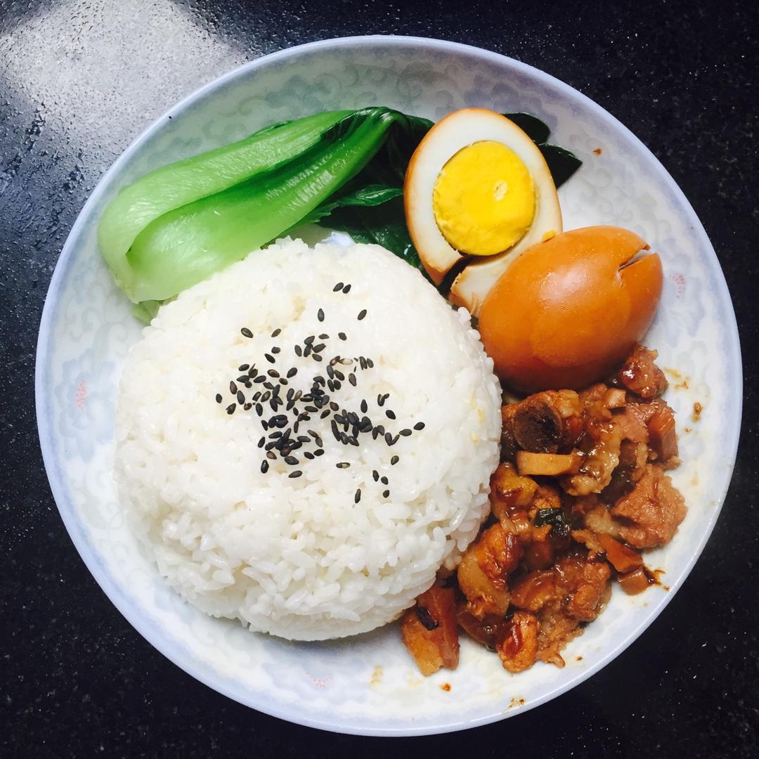 洋葱酥卤肉饭