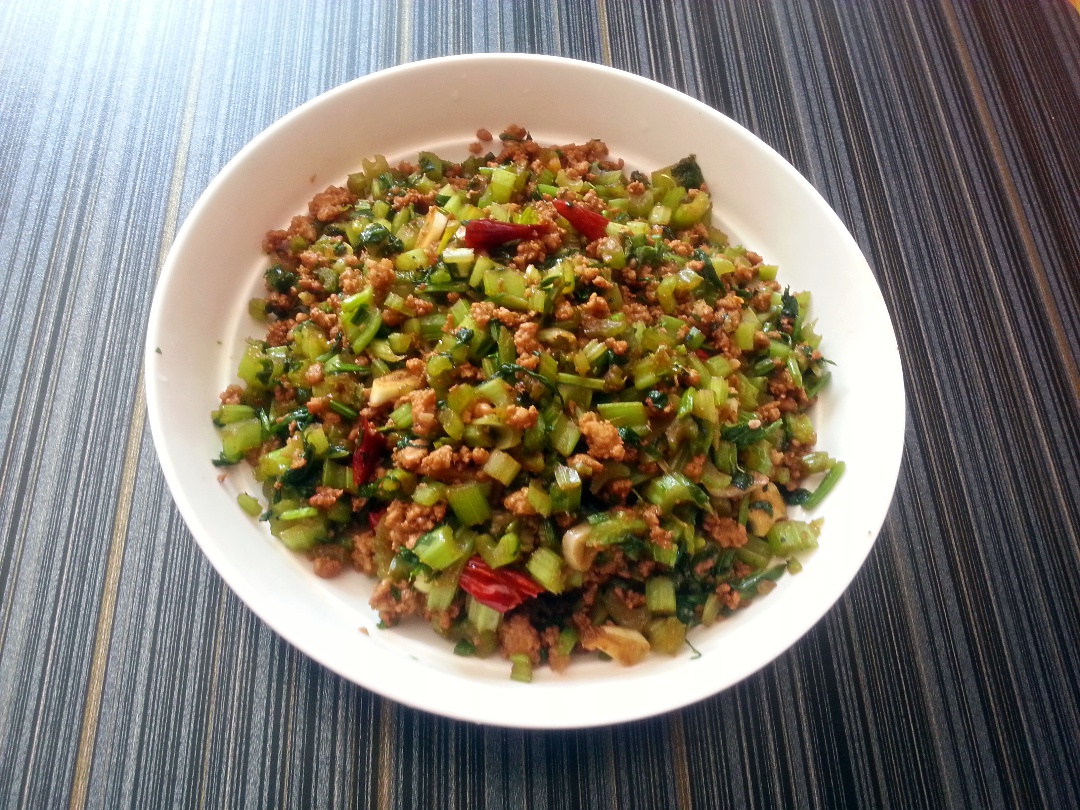 芹菜牛肉末「下饭神器」