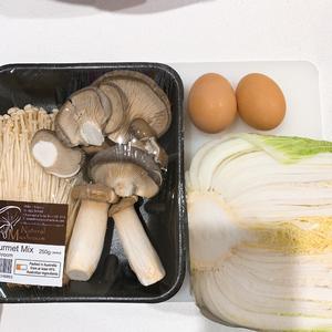 鲜美杂菇白菜汤的做法 步骤1