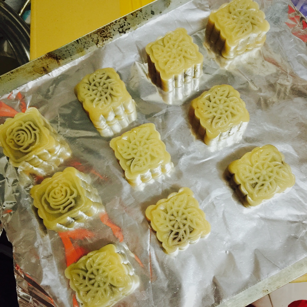 广式月饼—蛋黄莲蓉月饼