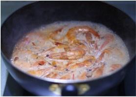 椰香菠萝咖喱虾的做法 步骤4