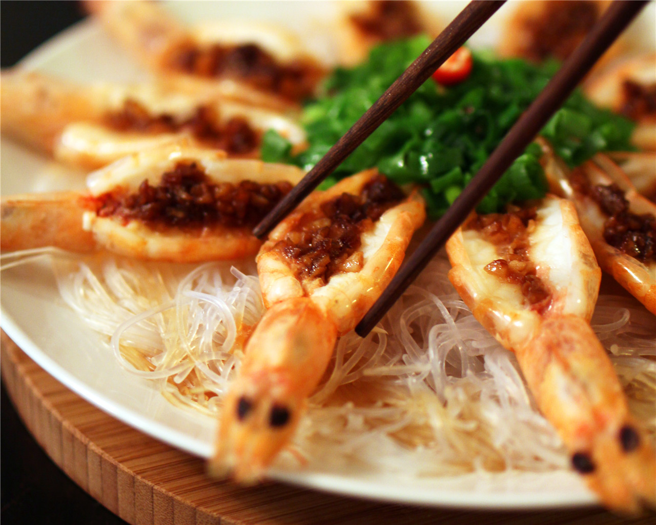 #快手烹鲜,慢享团圆#蒜蓉粉丝蒸虾的做法