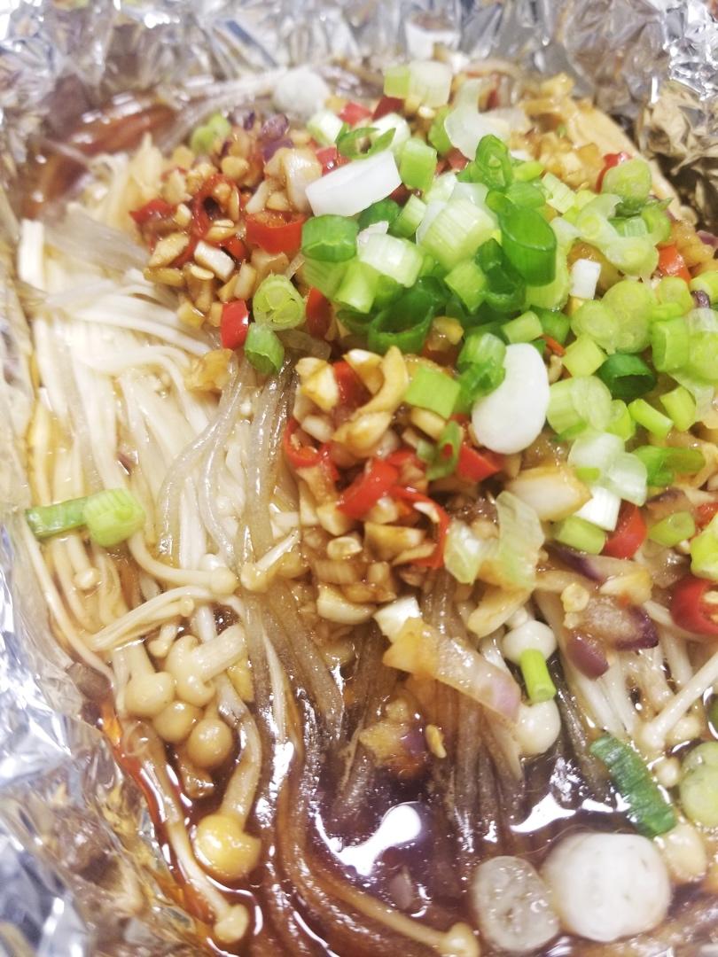 锡纸金针菇-在家用烤箱就能做的烧烤，烧烤店必点菜品之一！超鲜！
