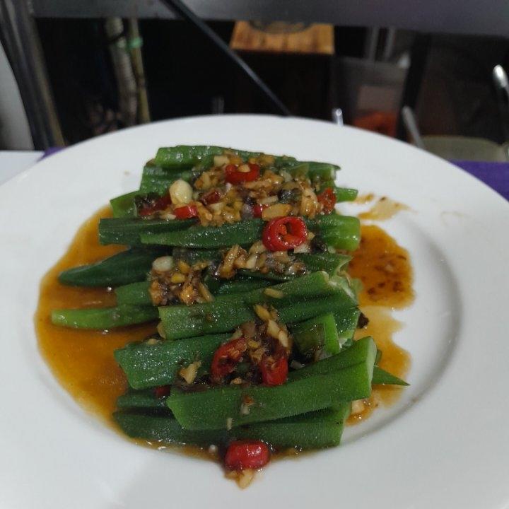 秋葵怎么做才不会丢失营养又好吃呢？今天就来教你懒人做法