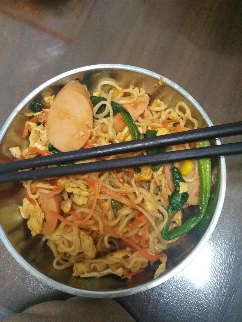 路边摊风味炒方便面