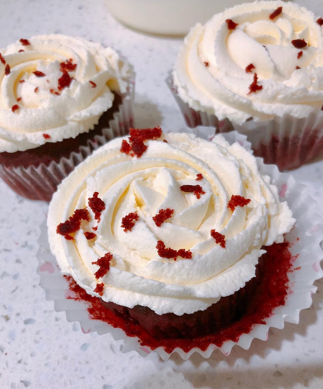 正宗红丝绒cupcake—马斯卡彭奶油霜