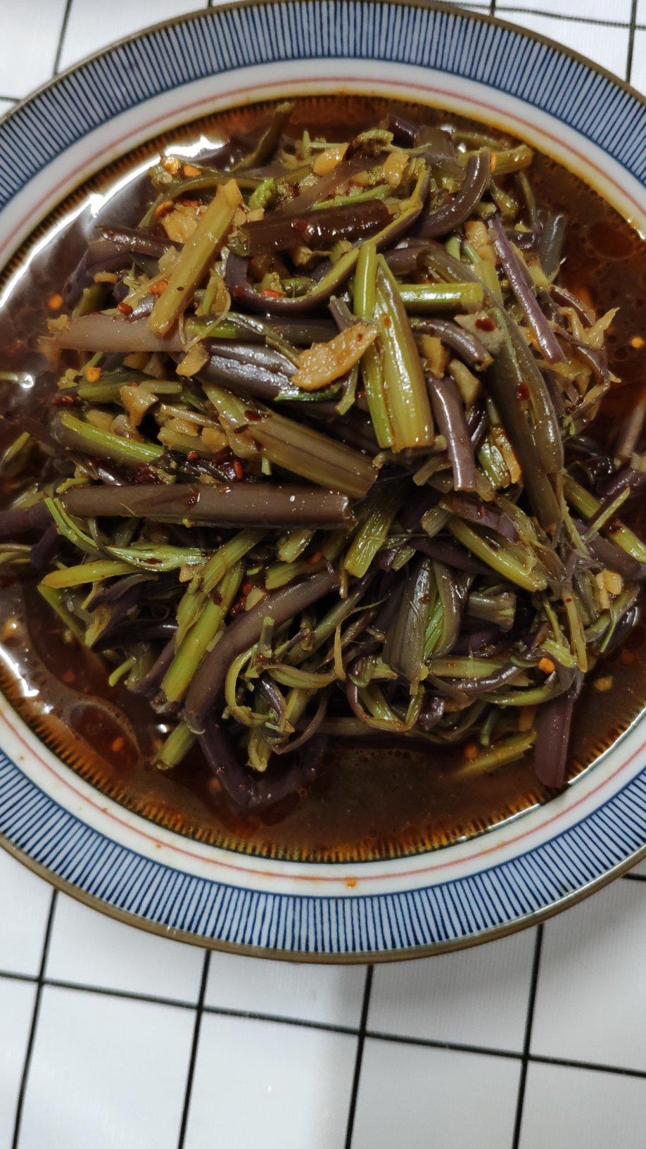 凉拌蕨菜