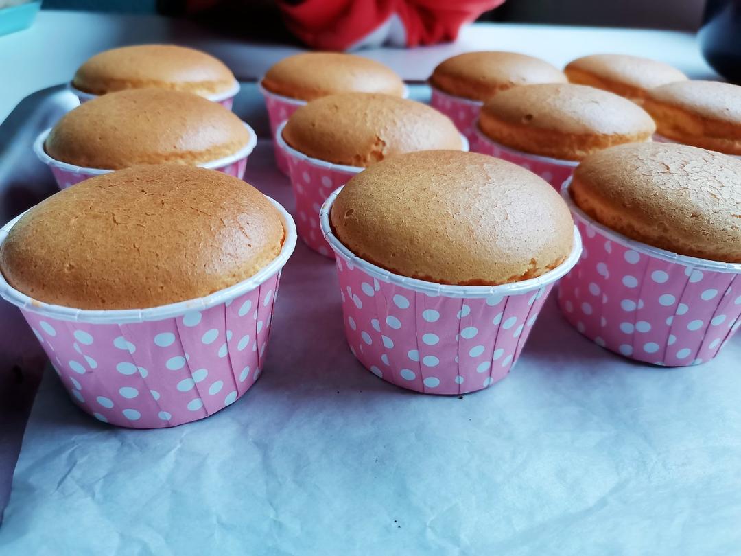 纸杯蛋糕，绝对不塌不裂，百分百成功四段式烘烤方法，不私藏无保留