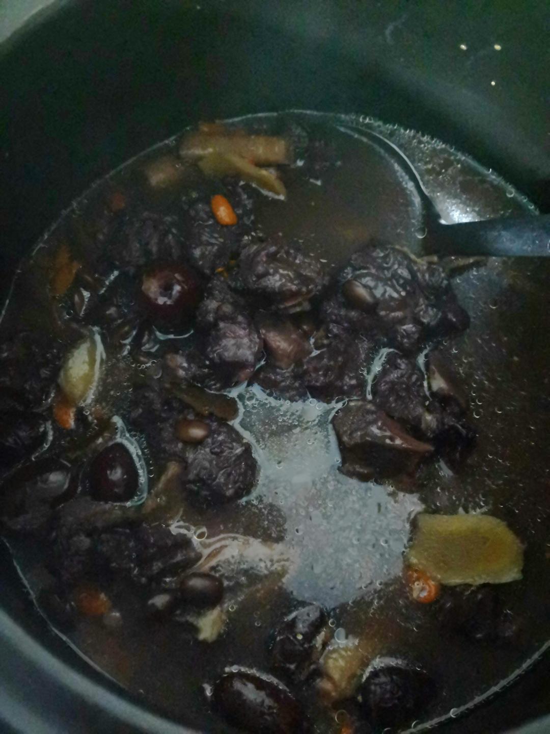 补肾的黑豆牛骨汤