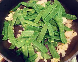 🉐️吃素系列：百合炒荷兰豆，刮刮油的做法 步骤3