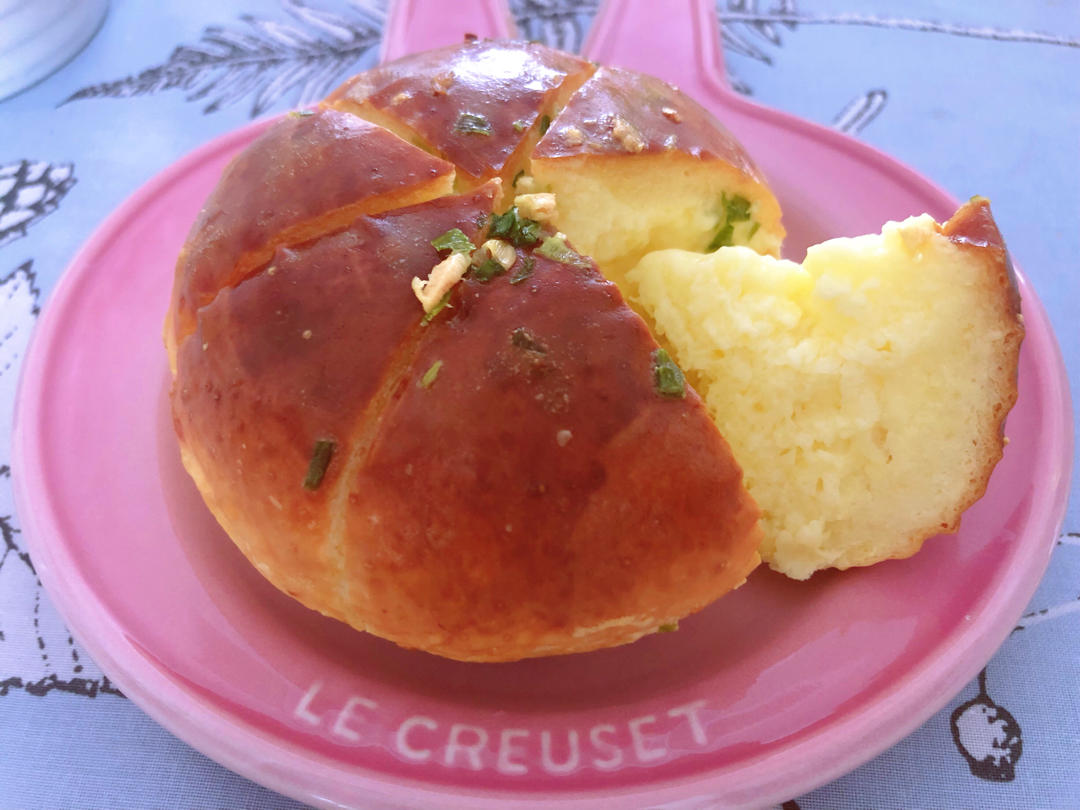 一款从韩国红到全世界的蒜香奶酪包