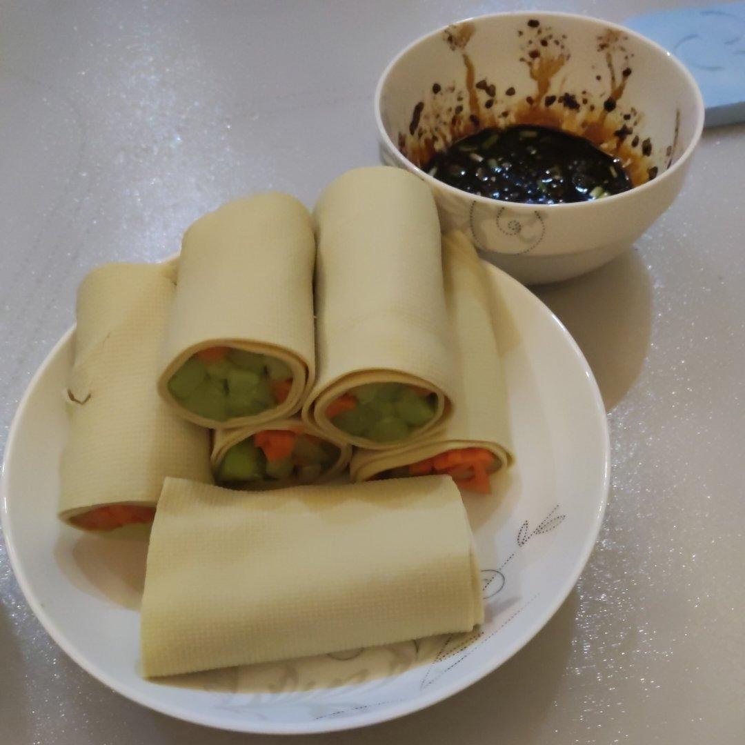 轻饮食“豆皮什锦”