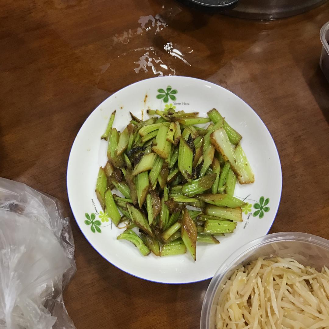 芹菜炒肉