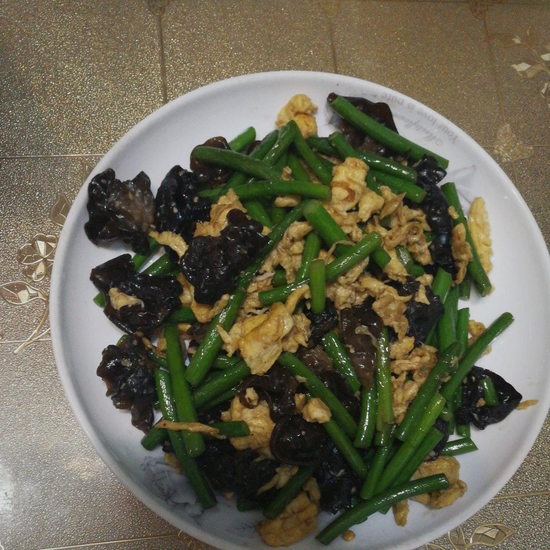 蒜薹木耳炒鸡蛋