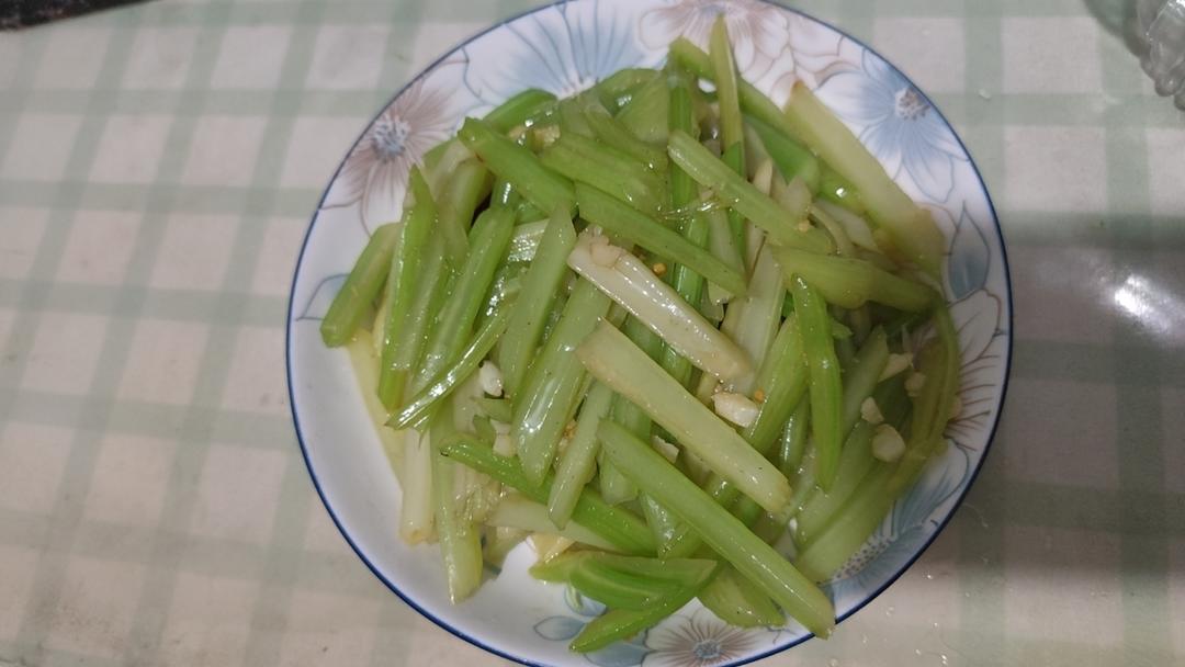 素炒芹菜