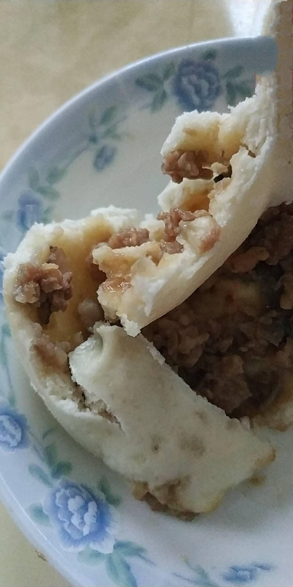 松软多汁肉包子