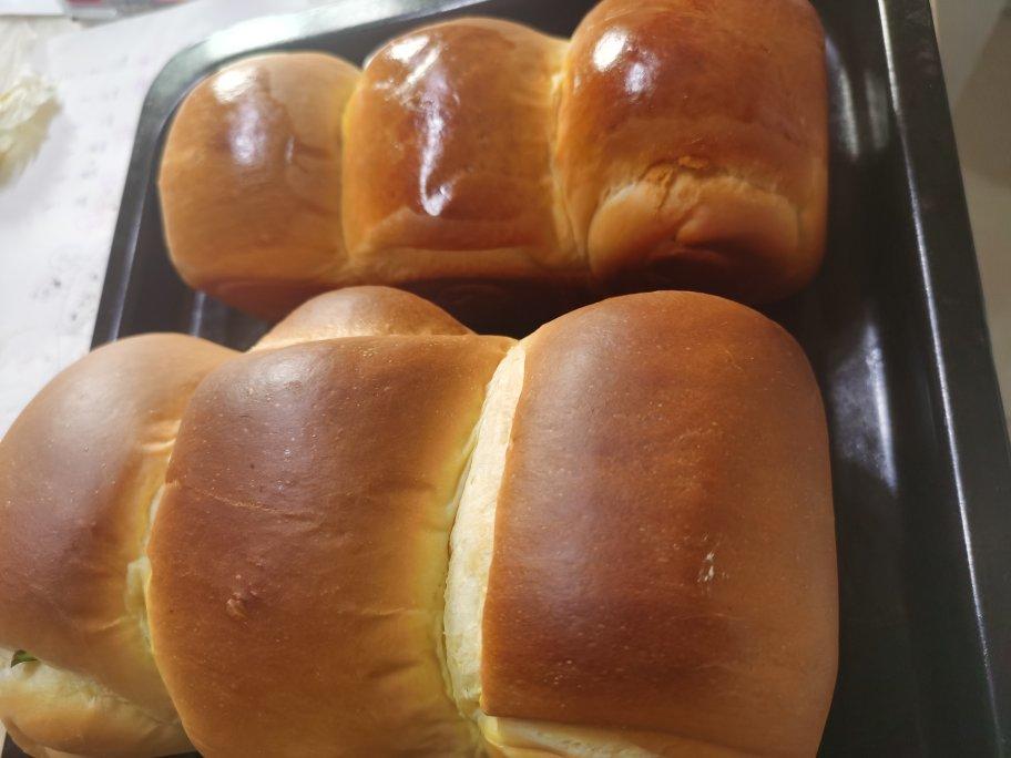 如云朵般松软，口感细腻，湿润，最适合亚洲人口味的北海道吐司