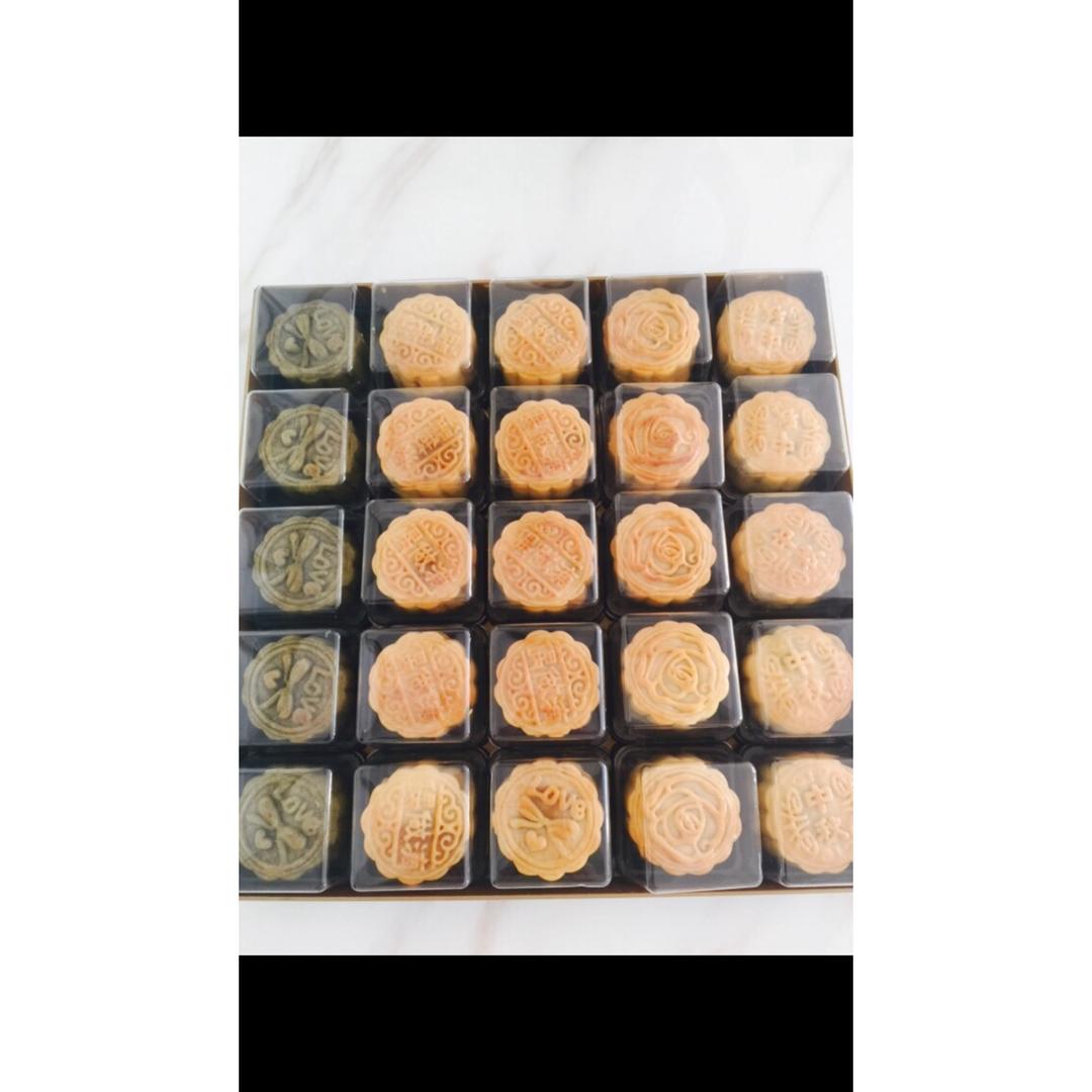 广式月饼—蛋黄莲蓉月饼