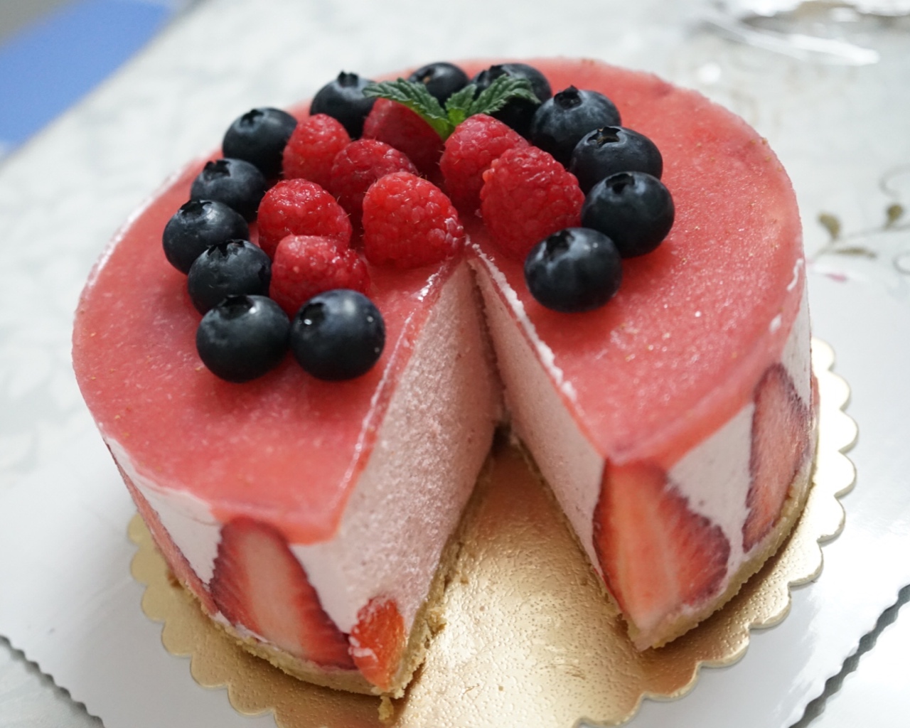 草莓慕斯蛋糕（6寸）的做法