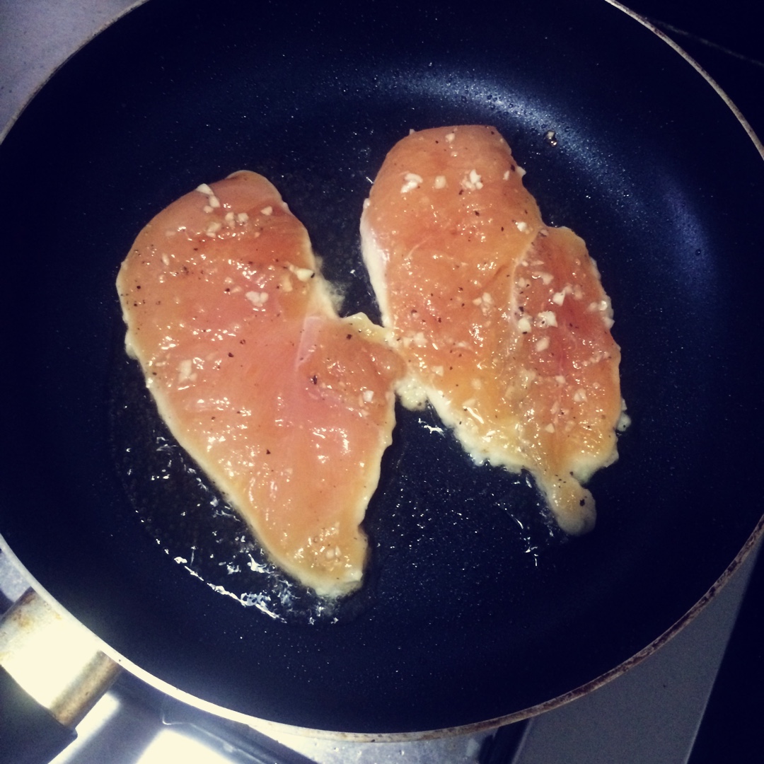 酷炫屌炸天好吃的煎鸡胸肉（香蒜蜂蜜煎鸡胸肉）