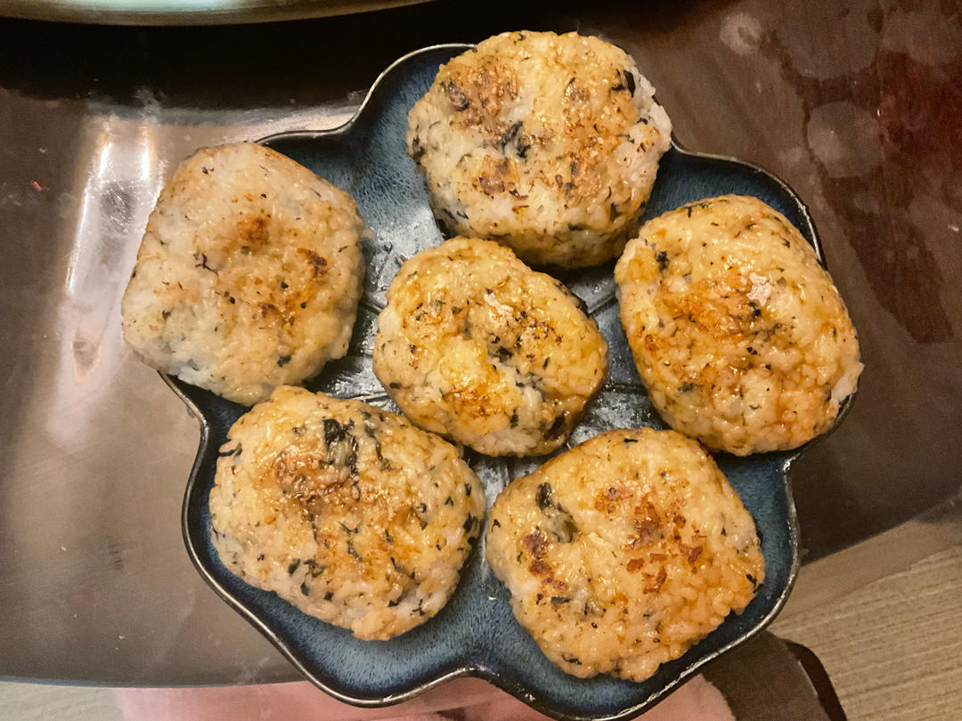 好吃到爆❗️一口沦陷的爆浆芝士午餐肉饭团❗️