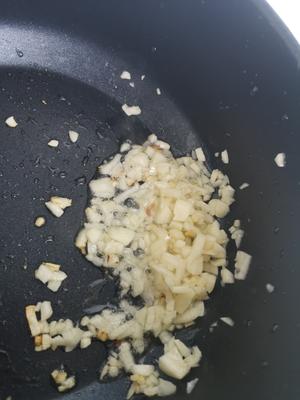 凉拌菠菜金针菇的做法 步骤4