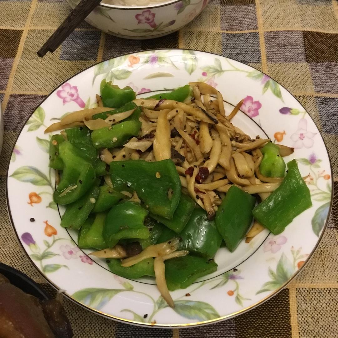 杏鲍菇炒青椒