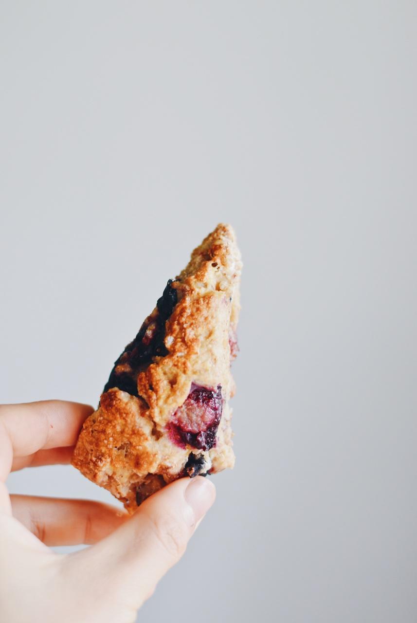 黑莓全麦早餐司康丨健康·烘焙<好好吃饭2>