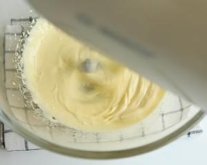 芒果脆皮冰淇淋🍦/最好吃的冰淇淋的做法 步骤8