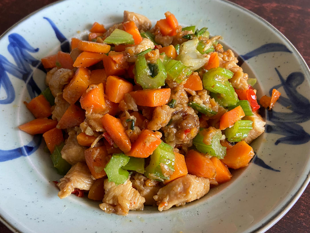 蒜香鸡丁（微辣）
